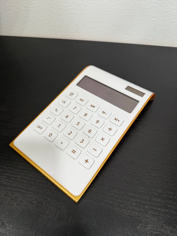 CHIC WHITE CALCULATOR