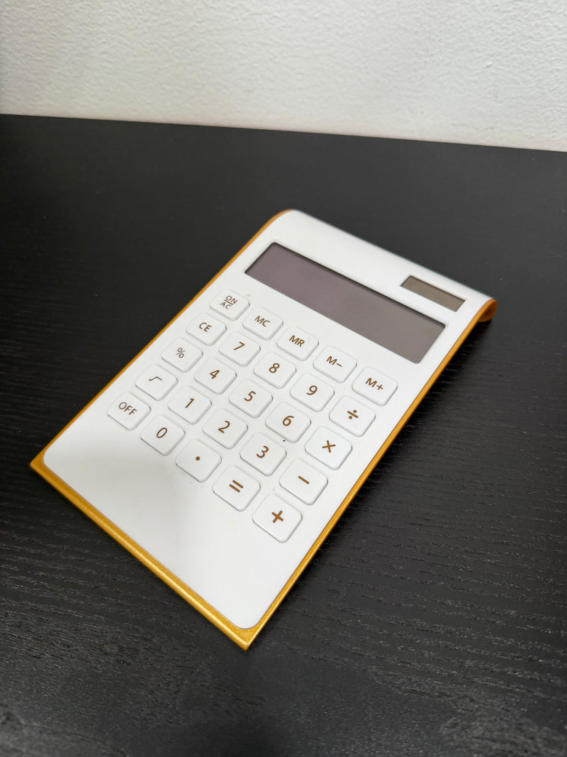 CHIC WHITE CALCULATOR
